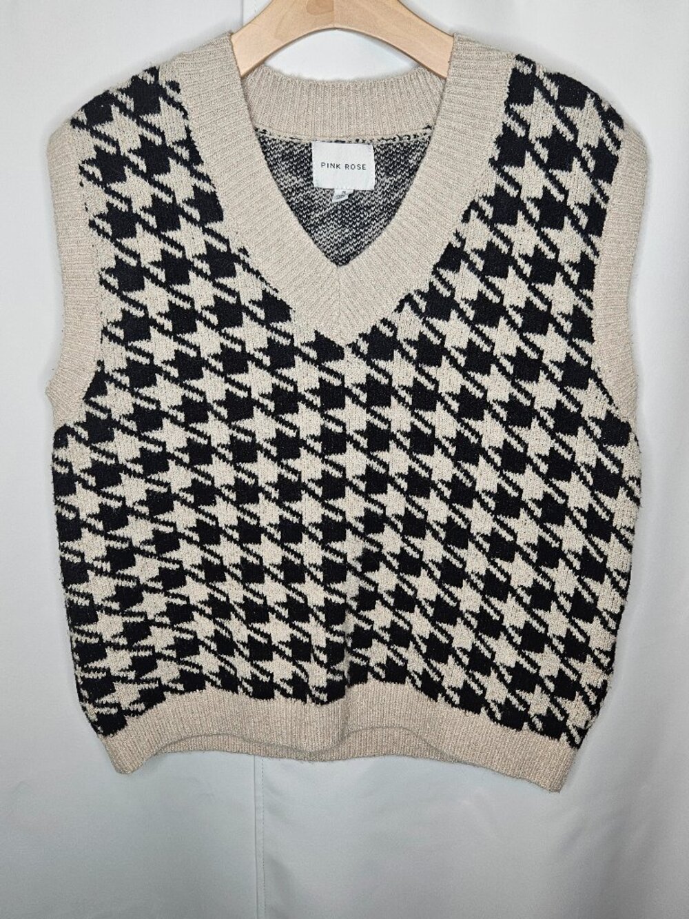 Pink Rose Houndstooth Knit Sweater Vest V-Neck Cream Black Size Medium